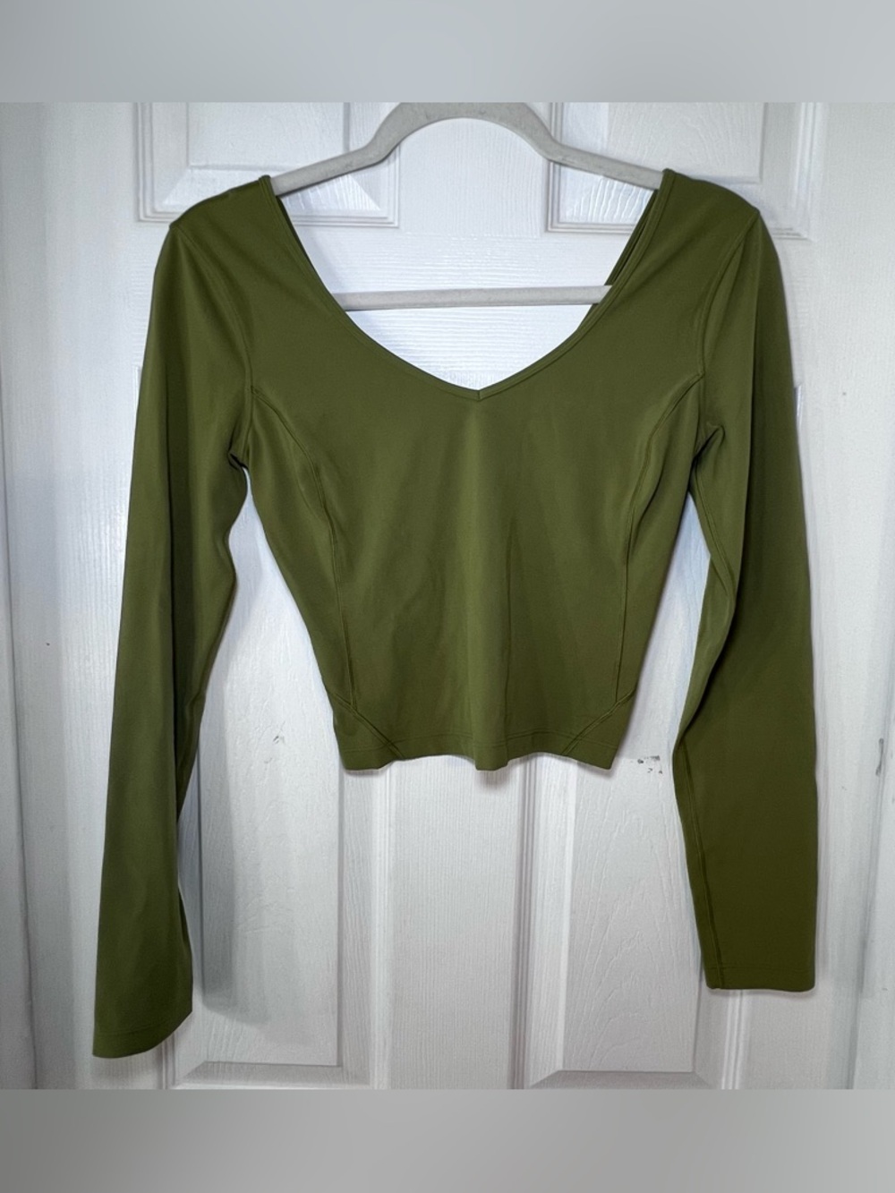 Lululemon Long-Sleeve V-Neck Women’s Top in Olive Green Small